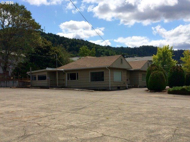 859 Lookingglass Road, Roseburg, OR 97471